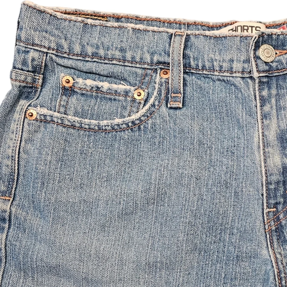 Levi's 515 Distressed Denim Shorts Size 12 - Picture 3 of 9